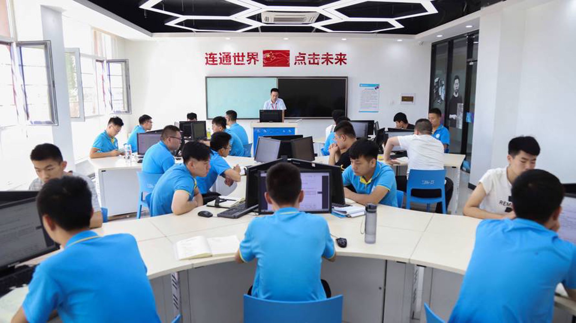 区块链技术开发：构筑未来互联网大厦的砖瓦